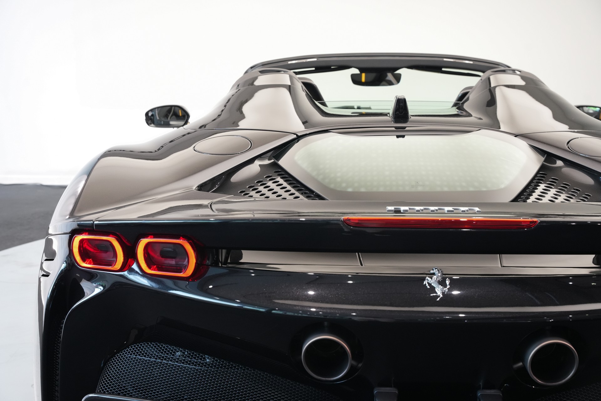 FERRARI SF90 Spider *CH-Fahrzeug* *Nero Daytona* *Carbon*-image-50