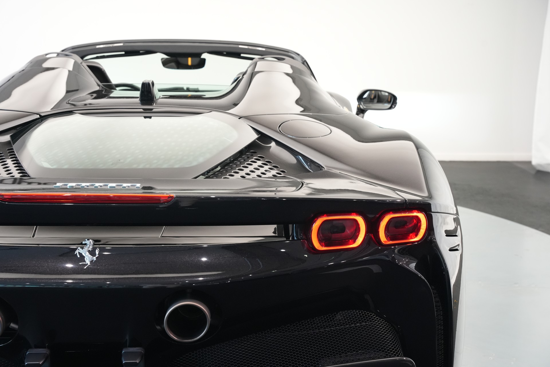 FERRARI SF90 Spider *Nero Daytona*-image-45