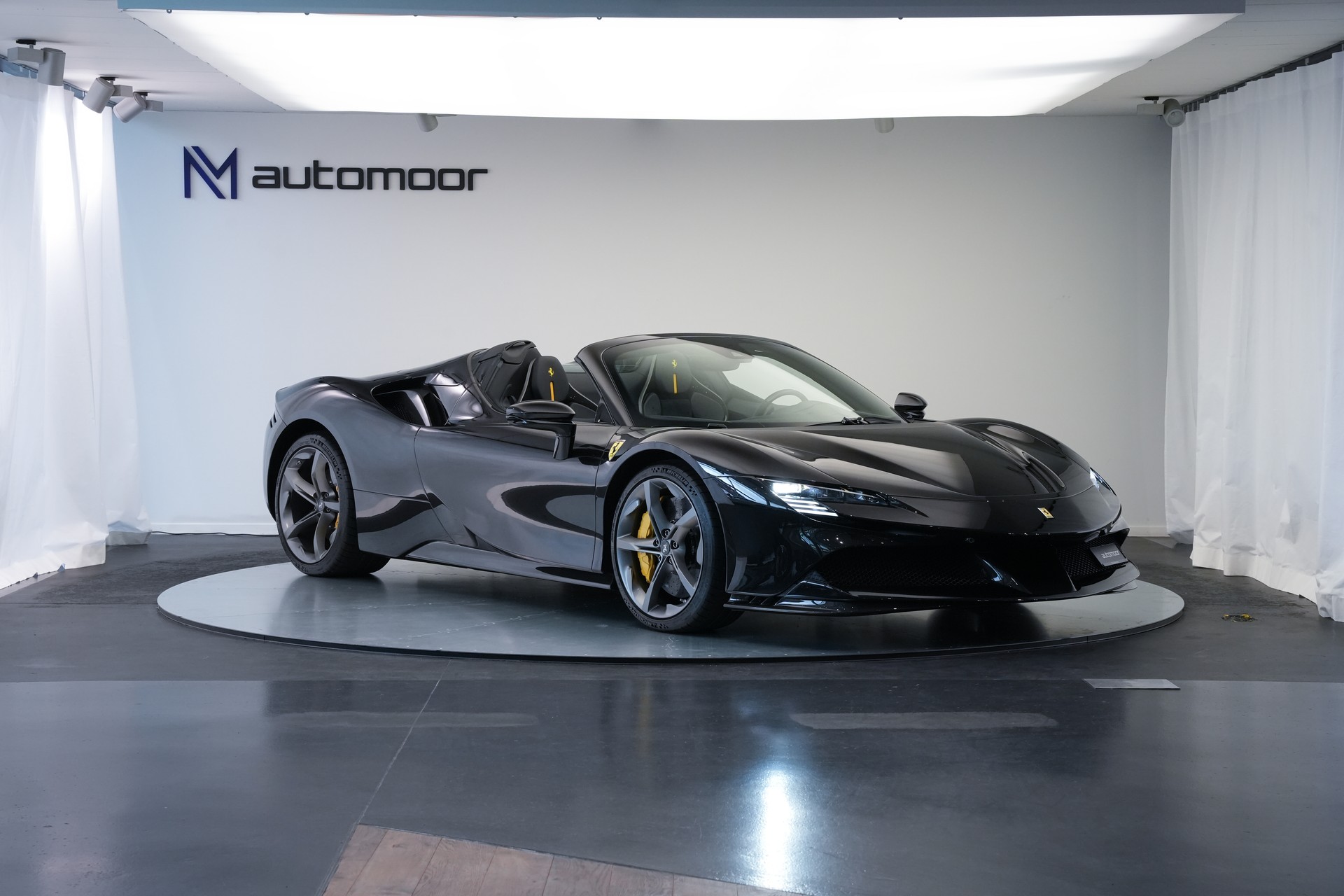 FERRARI SF90 Spider *CH-Fahrzeug* *Nero Daytona* *Carbon*-showroom-element-2