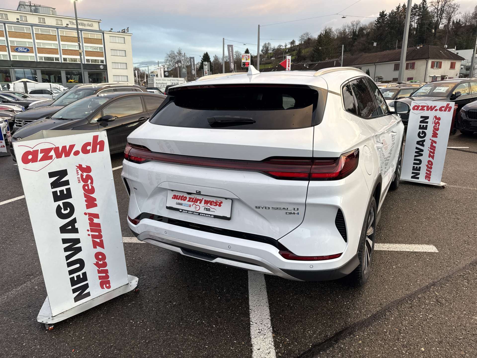 BYD Seal U DM-i PHEV Design AWD 324PS Automat-showroom-element-2