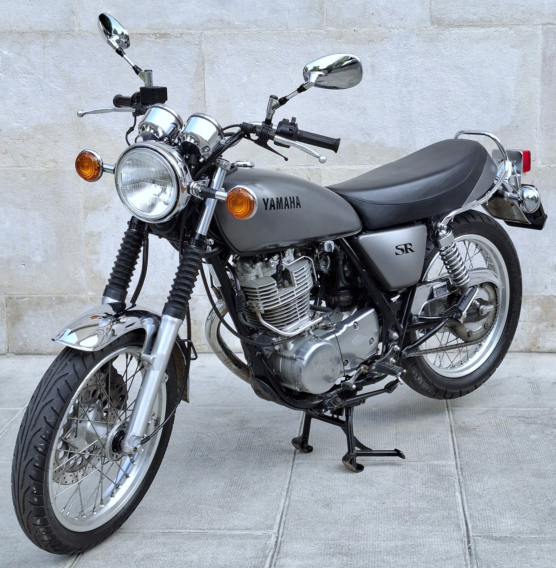 YAMAHA SR 400-image-3