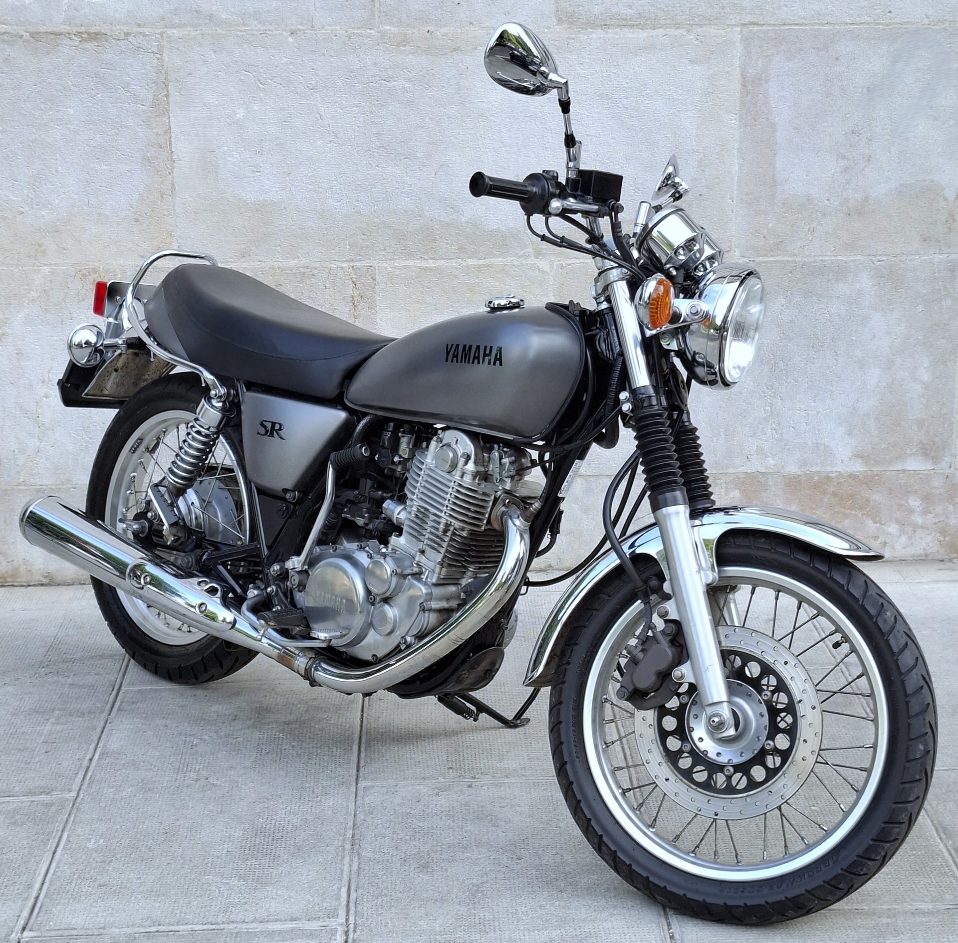 YAMAHA SR 400-image-1