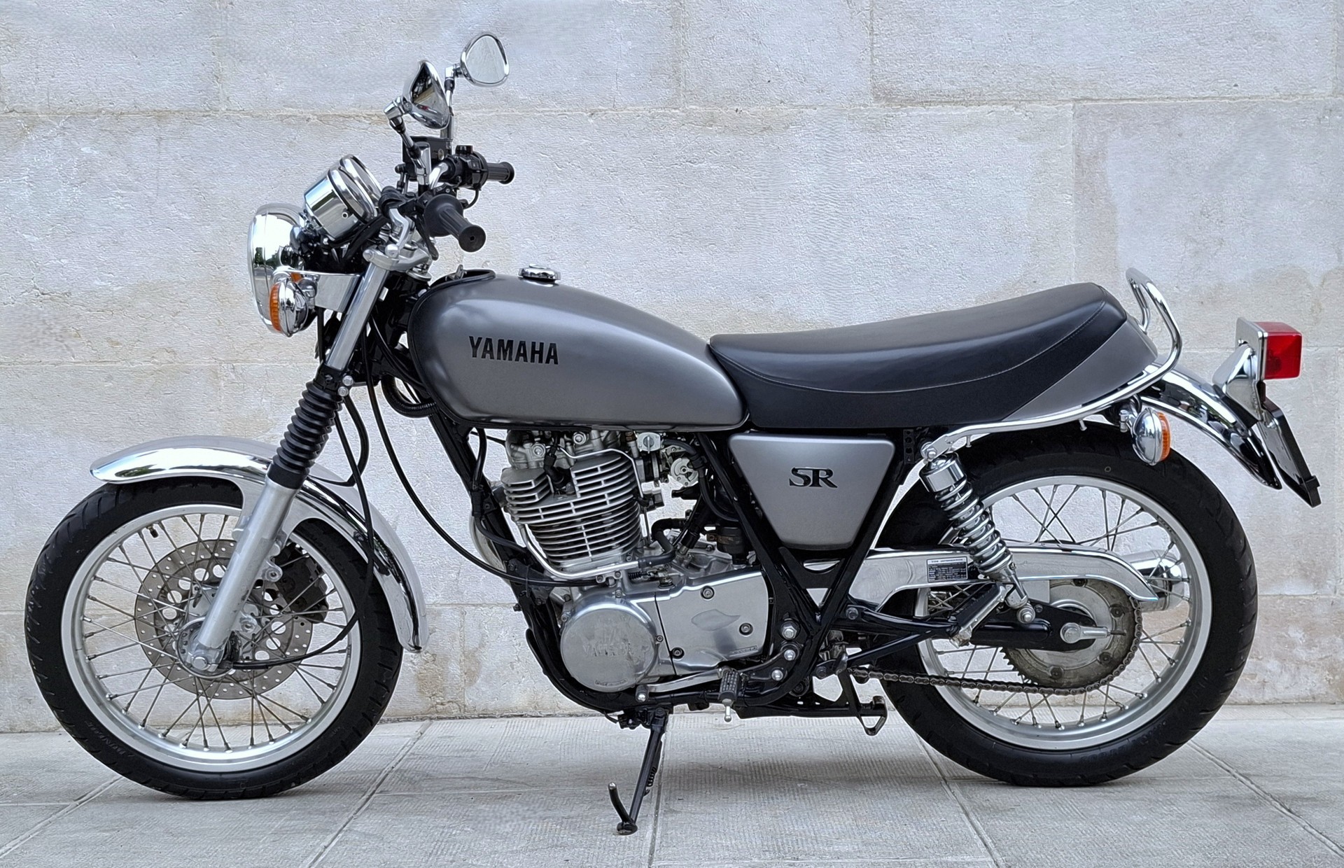 YAMAHA SR 400-image-2