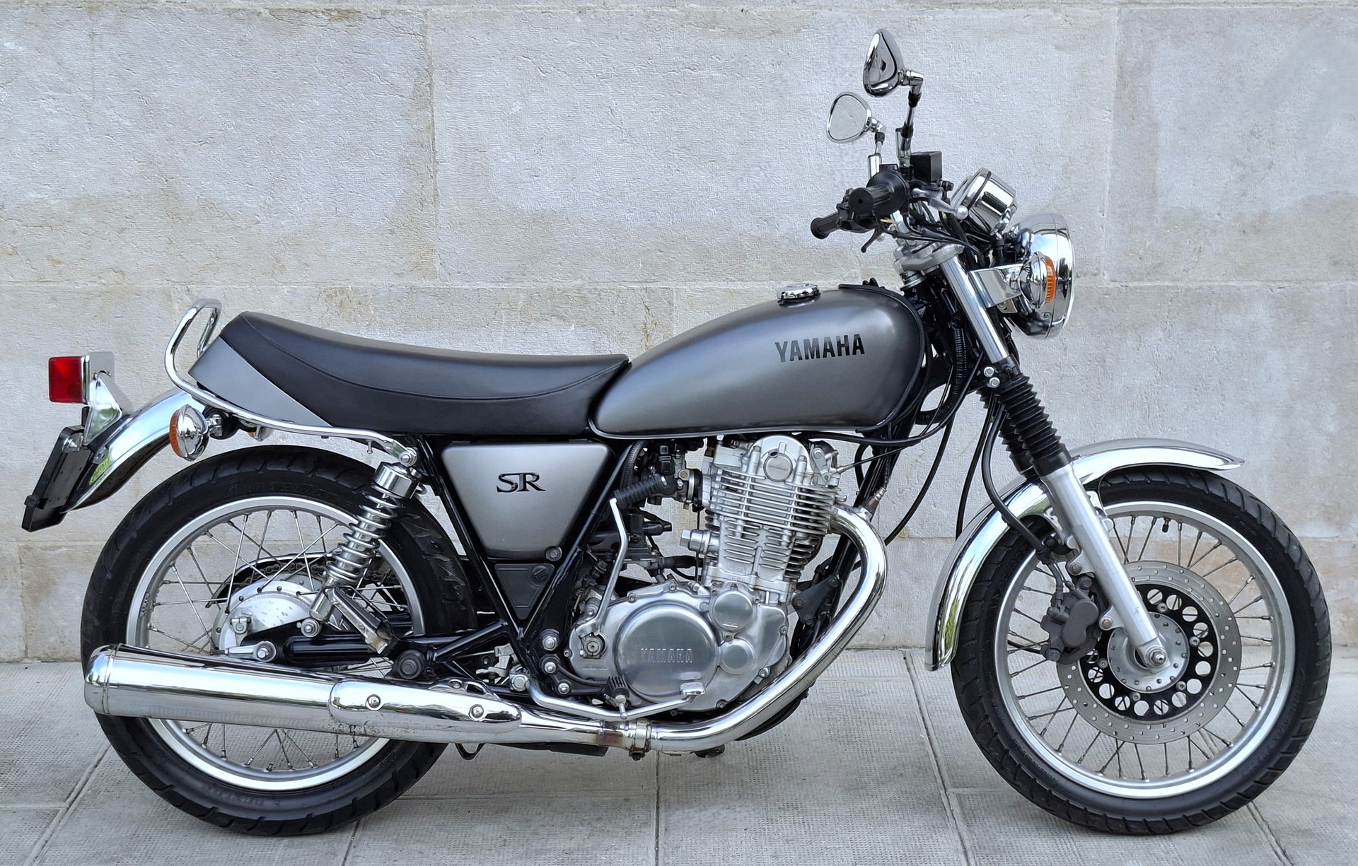 YAMAHA SR 400-image-0