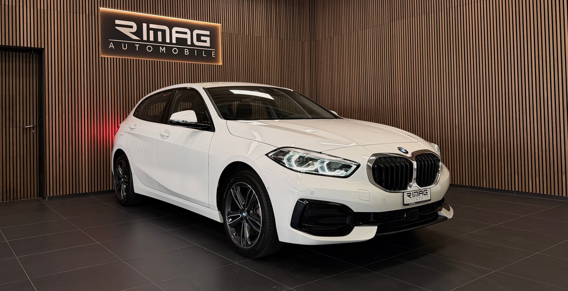 BMW 118i Sport Line Steptronic | Frisch ab MFK | Ab Service | Garantie-showroom-element-3