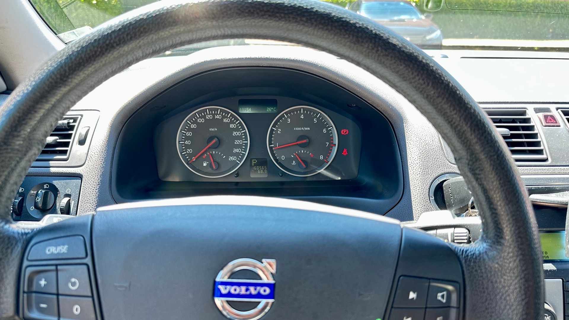 VOLVO 2.4 Momentum-image-3