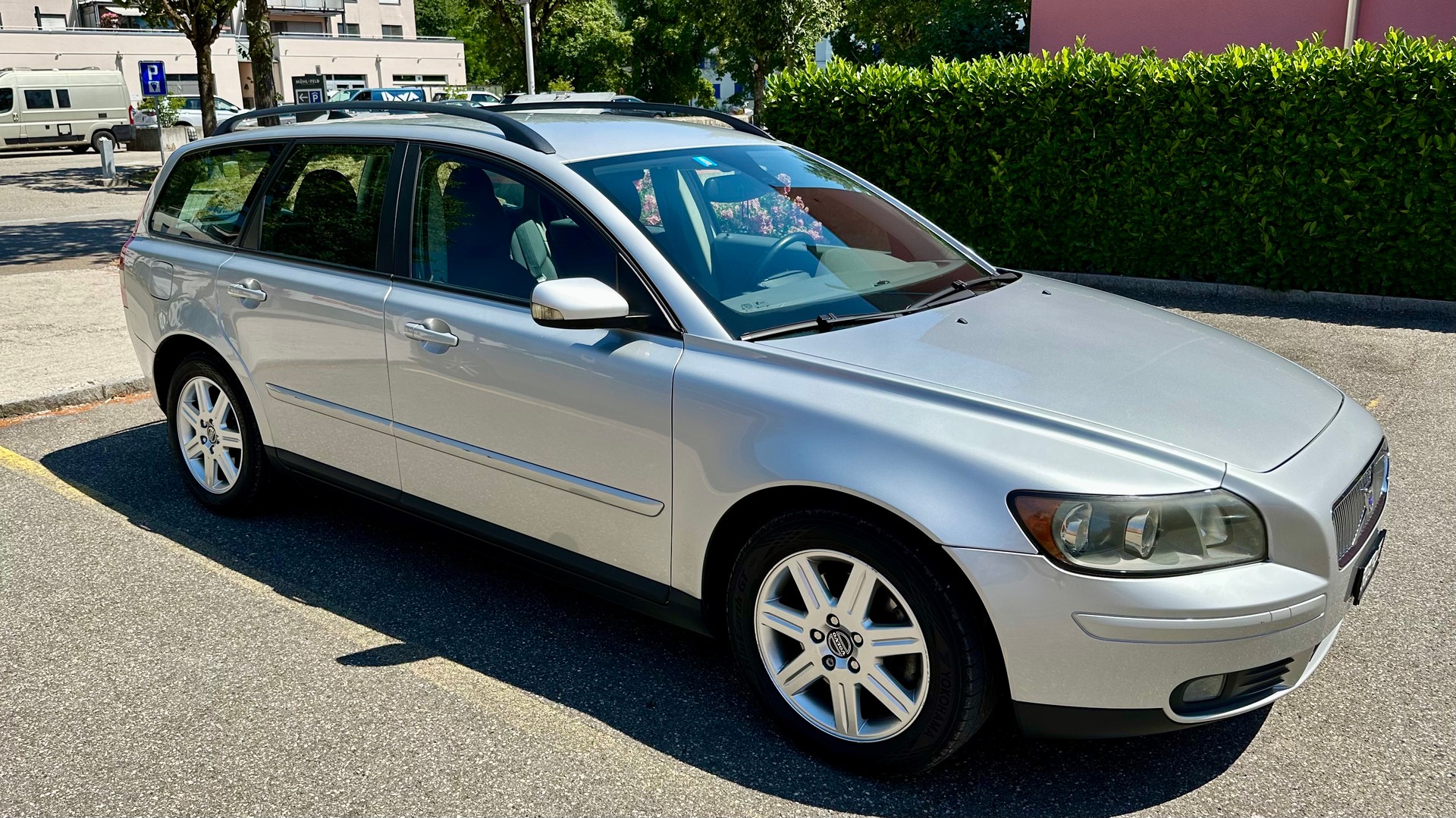 VOLVO 2.4 Momentum-image-1