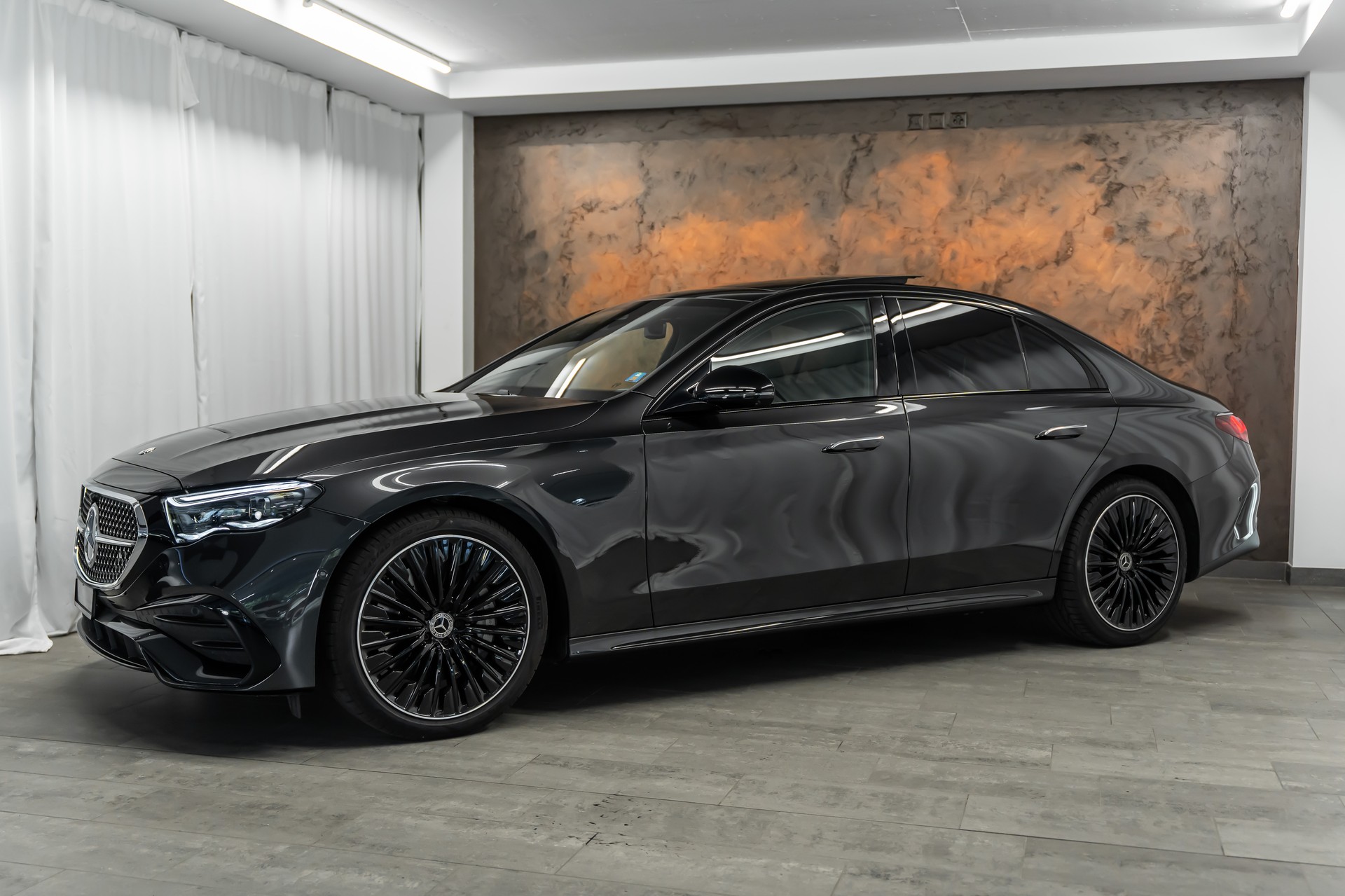 MERCEDES-BENZ E 450 d 4Matic 9G-Tronic AMG Line *Hyper-Screen*Iconic-Glow*Panorama*-showroom-element-1