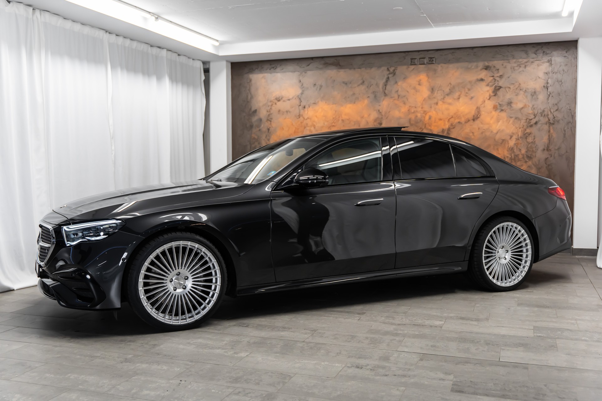 MERCEDES-BENZ E 450 d 4Matic 9G-Tronic AMG Line *Hyper-Screen*Iconic-Glow*Panorama*-image-2