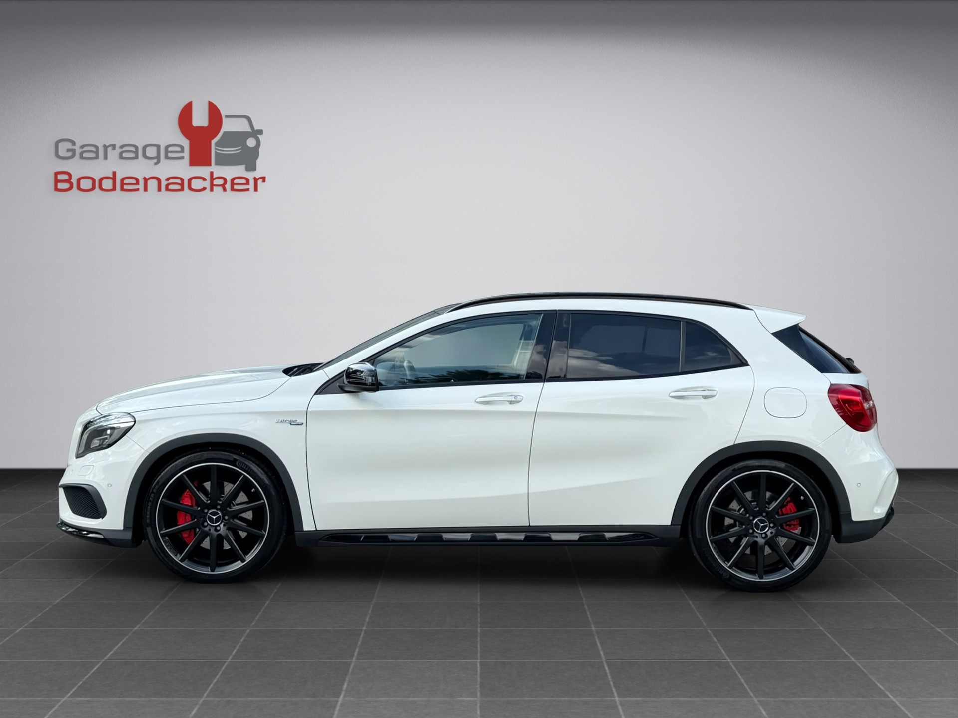 MERCEDES-BENZ GLA 45 AMG 4Matic 7G-DCT-showroom-element-2