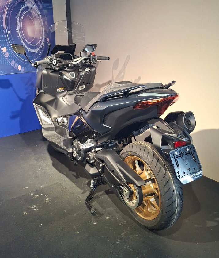 YAMAHA T-MAX 560-image-3