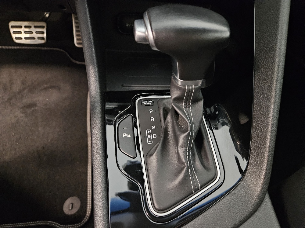 KIA Niro 1.6GDi Hybrid Style DCT-image-10