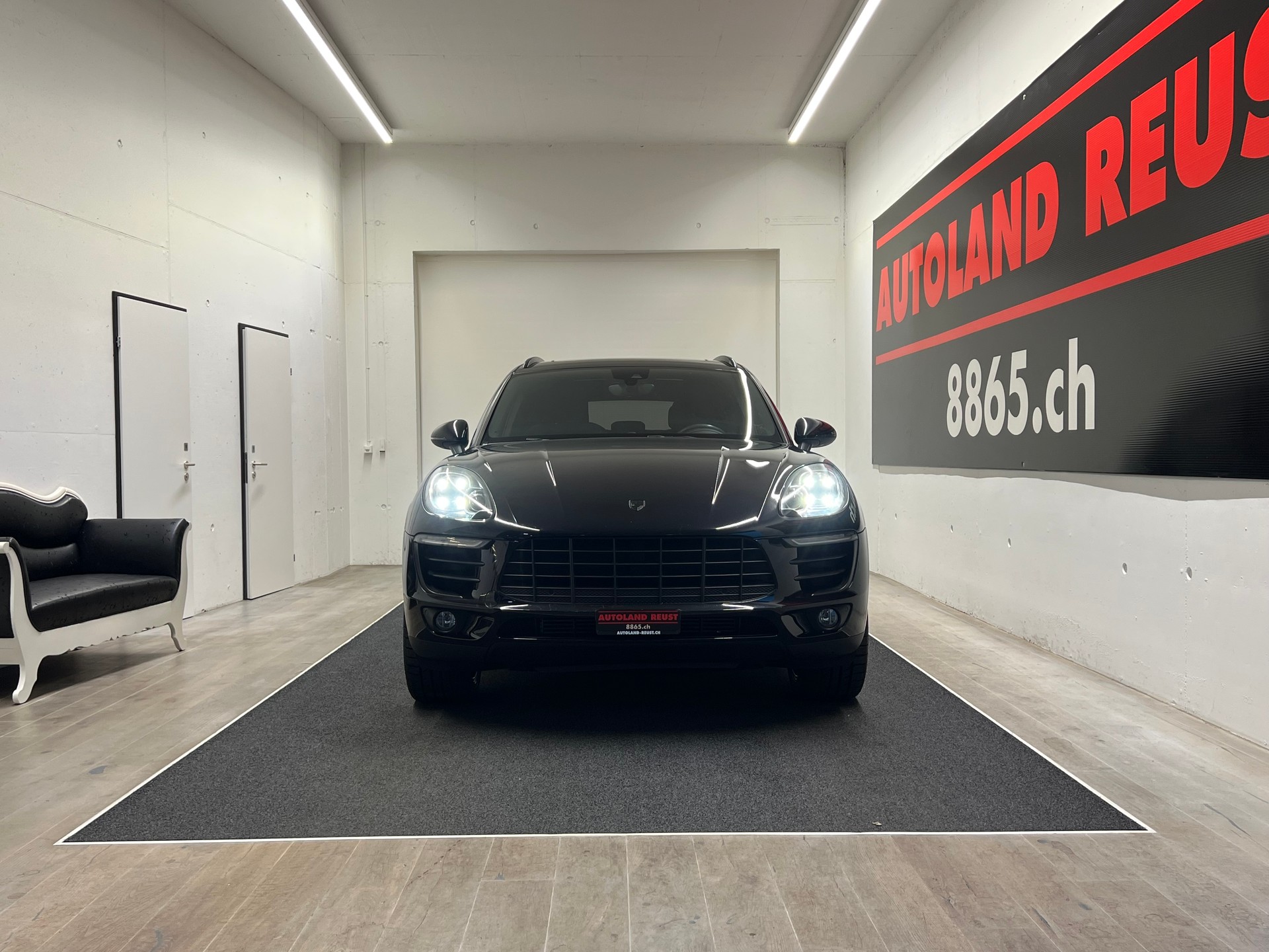 PORSCHE Macan S Diesel PDK-showroom-element-1