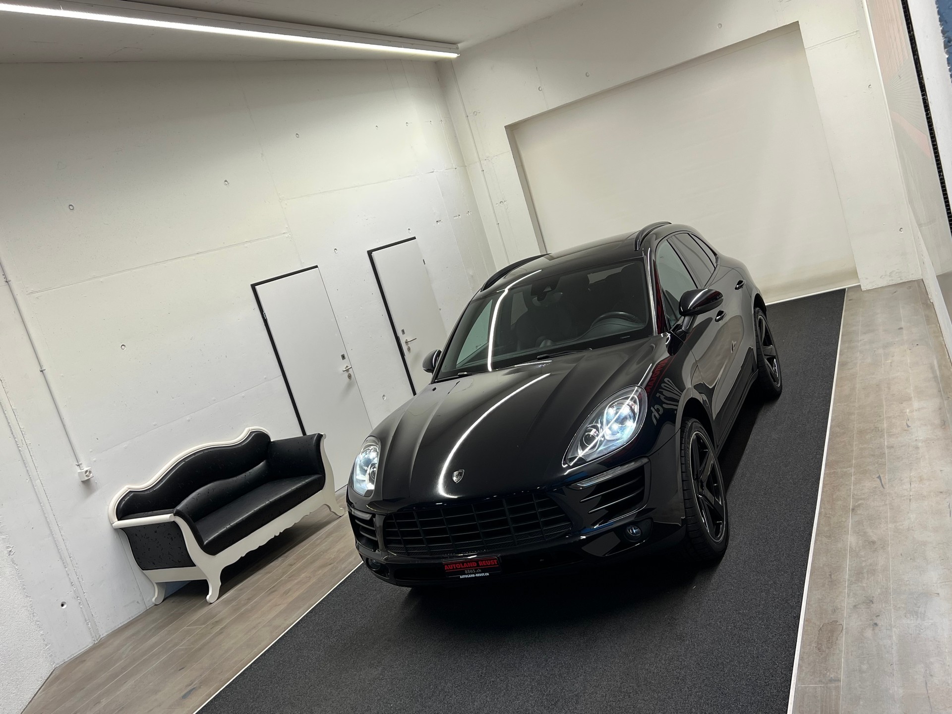PORSCHE Macan S Diesel PDK-showroom-element-3