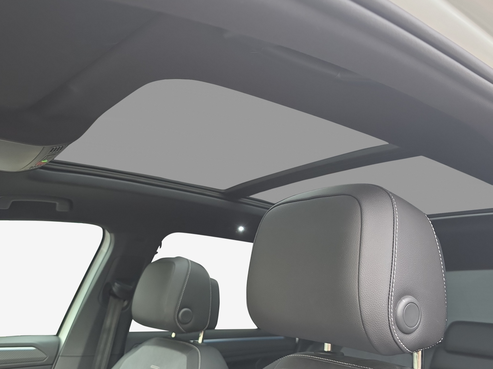 VW Tiguan 2.0TSI R-Line 4Motion DSG-image-14