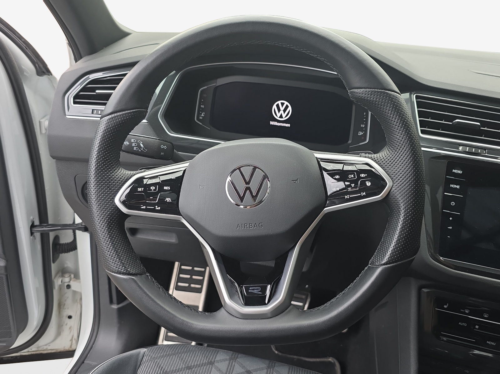 VW Tiguan 2.0TSI R-Line 4Motion DSG-image-9