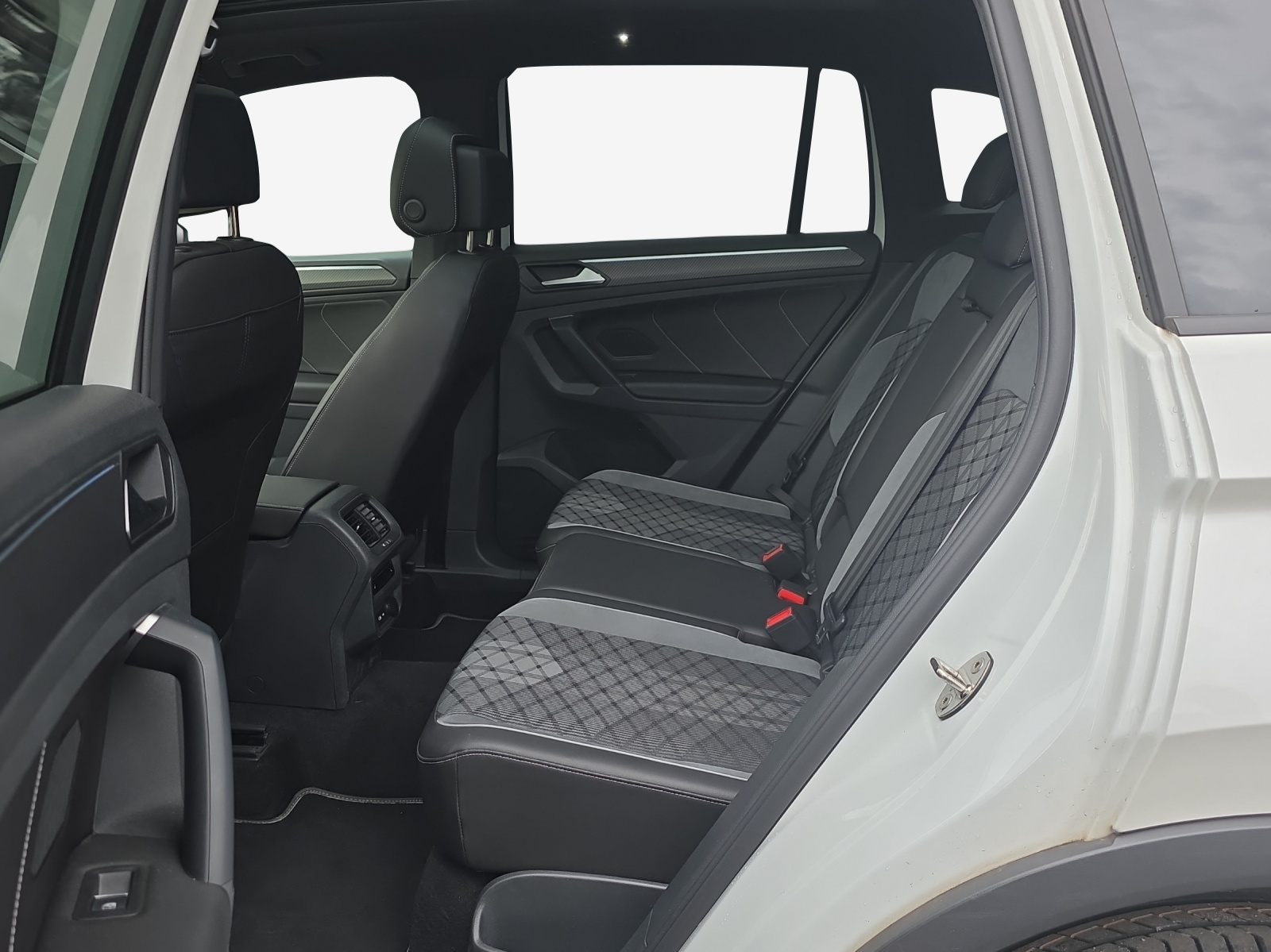 VW Tiguan 2.0TSI R-Line 4Motion DSG-image-11