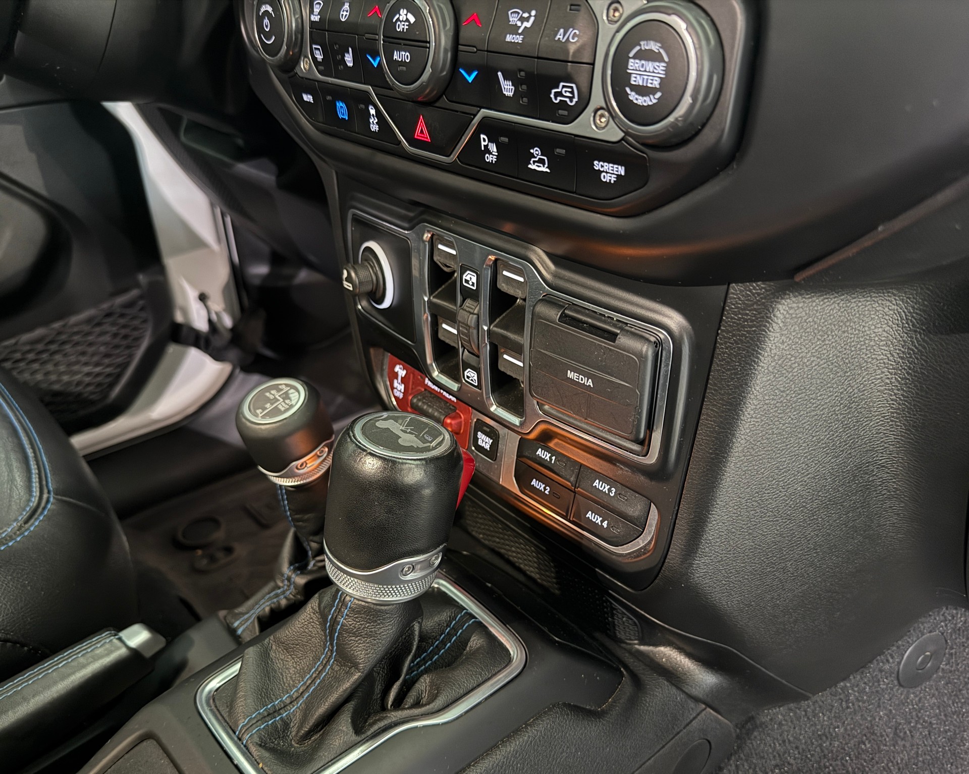 JEEP Wrangler 2.0 PHEV Unlimited Rubicon Automatic Soft Top-image-23