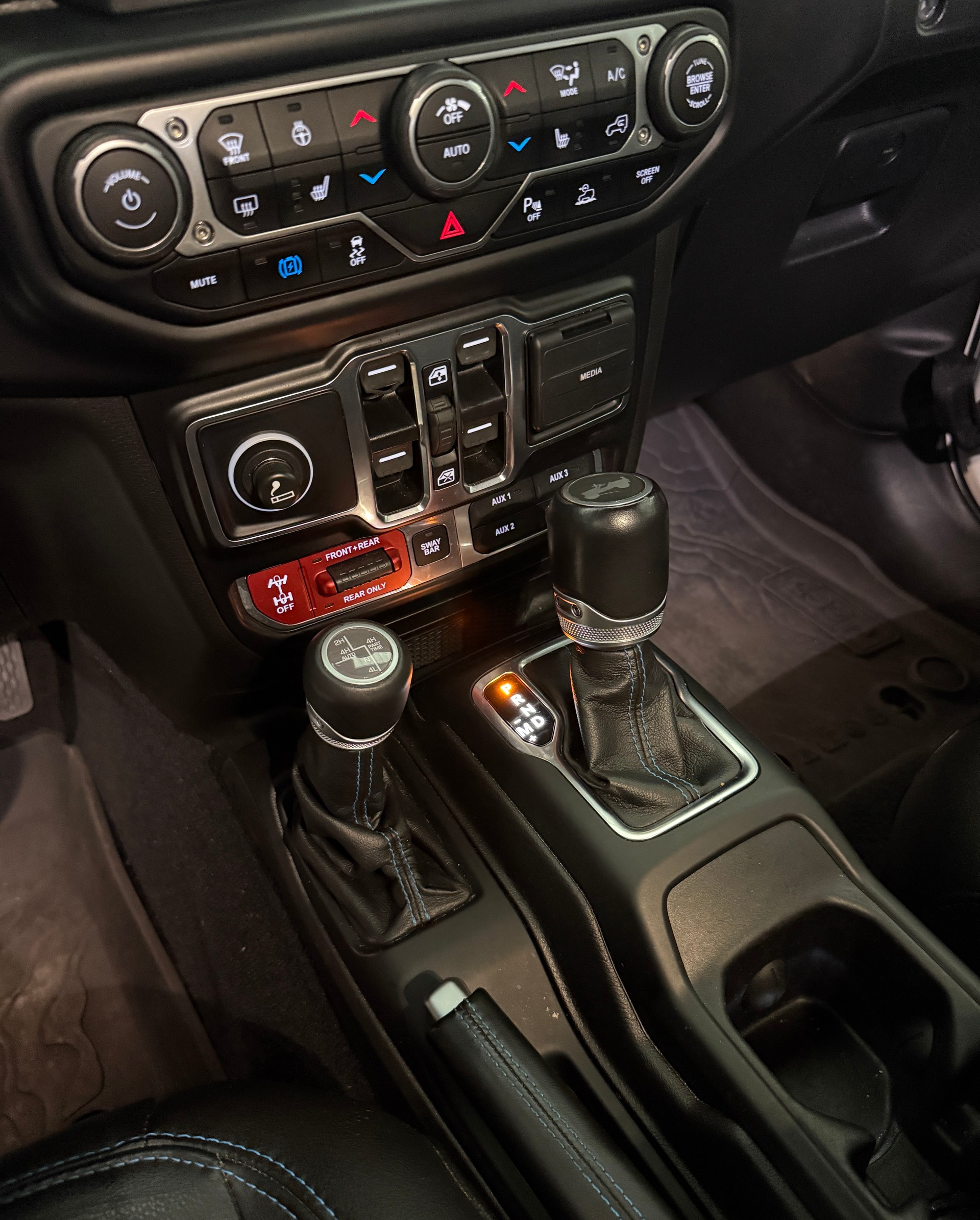 JEEP Wrangler 2.0 PHEV Unlimited Rubicon Automatic Soft Top-image-18