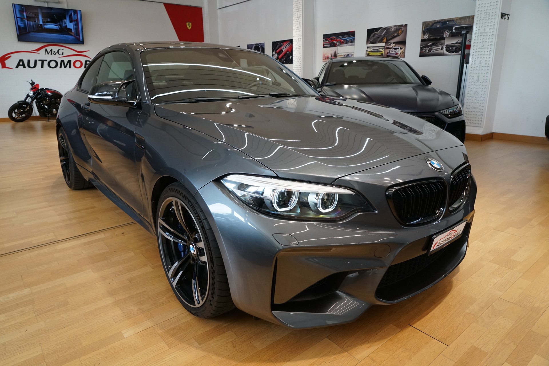 BMW M2 Drivelogic-showroom-element-2