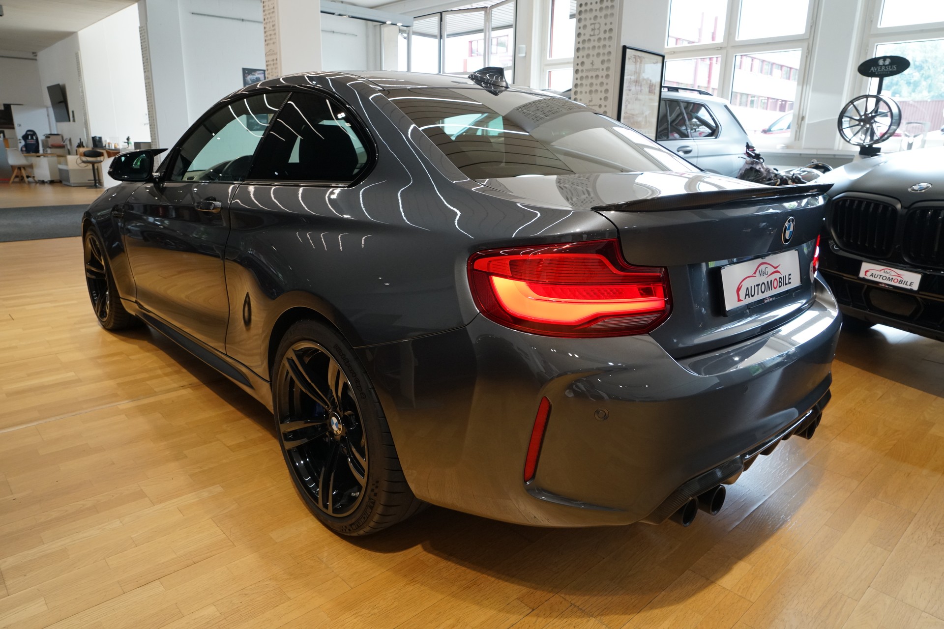 BMW M2 Drivelogic-showroom-element-3