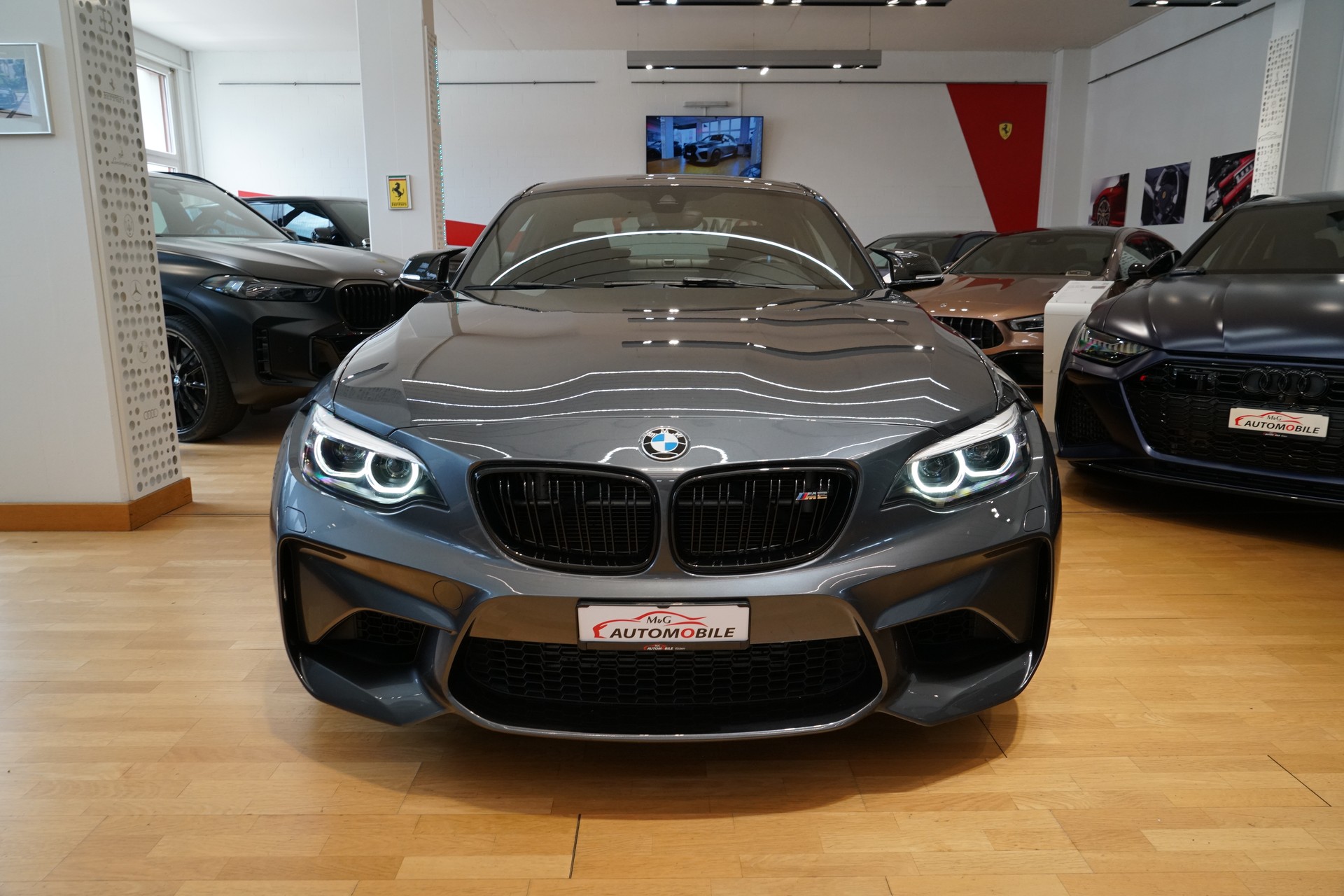 BMW M2 Drivelogic-showroom-element-1