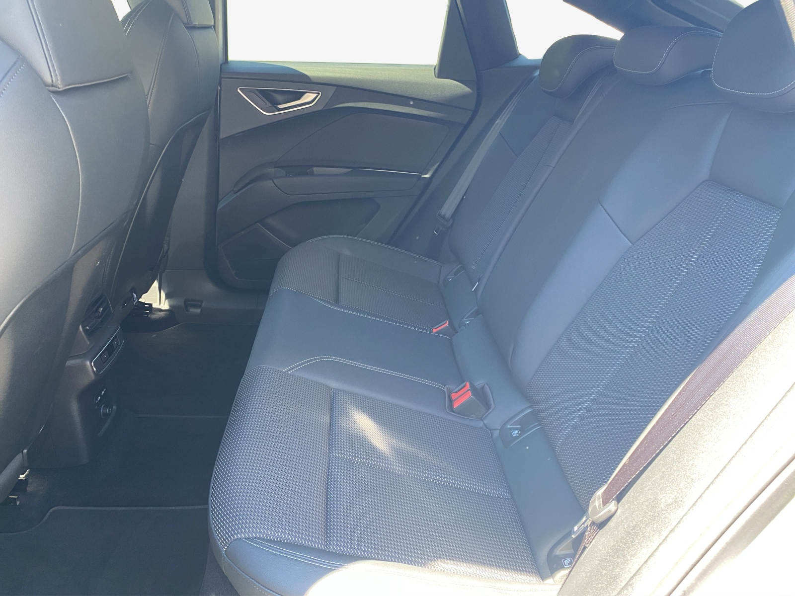 AUDI Q4 Sportback e-tron 50 quattro-image-11
