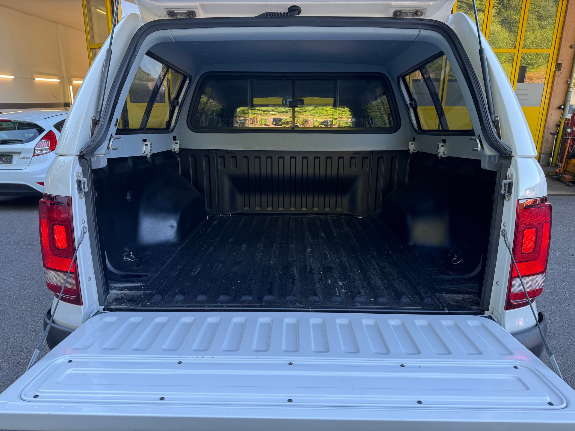VW Amarok 3.0TDI Highline 4Motion Automatic-image-9