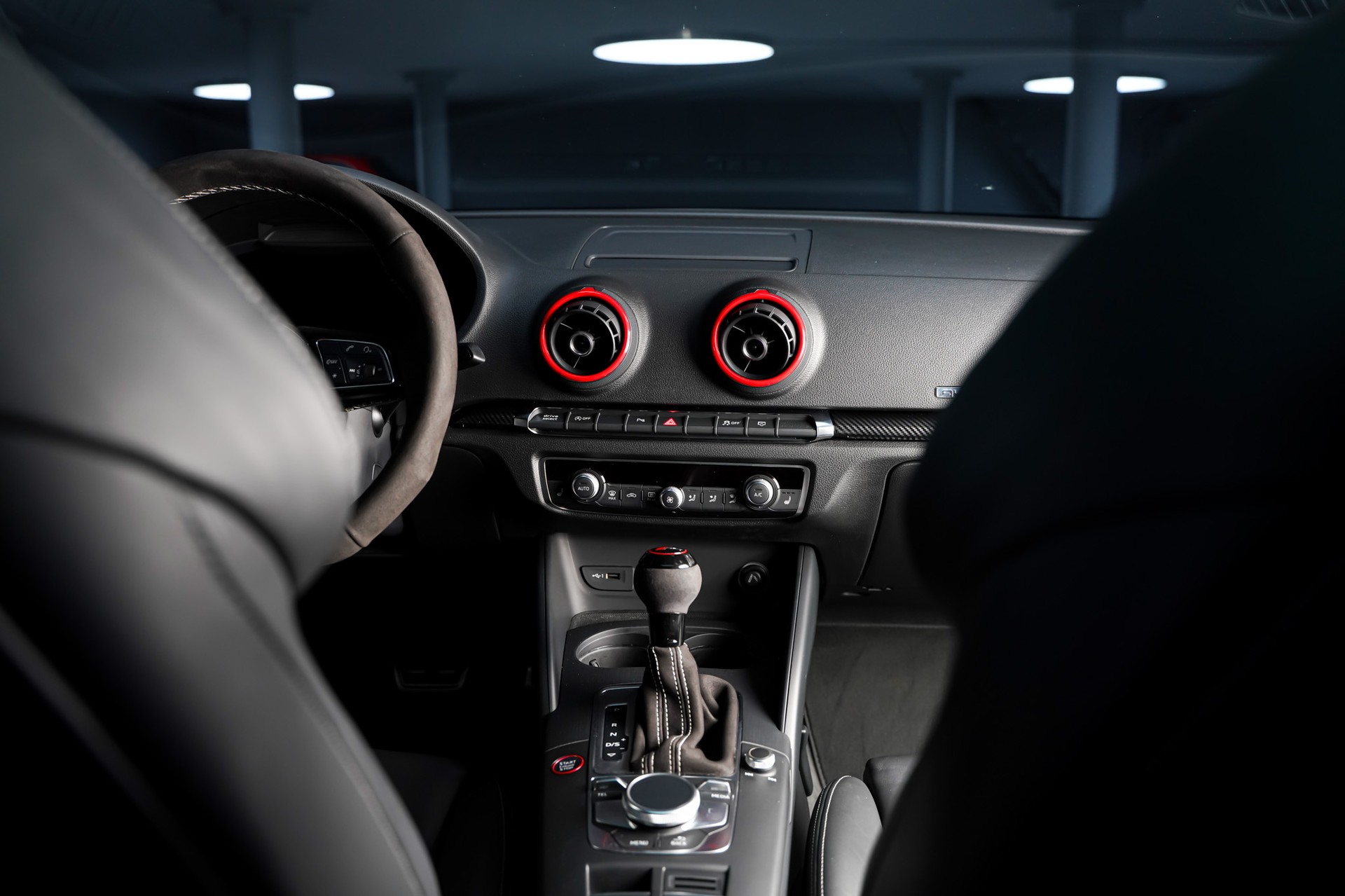 AUDI RS3 Limousine 2.5 TSI quattro S-tronic-image-20