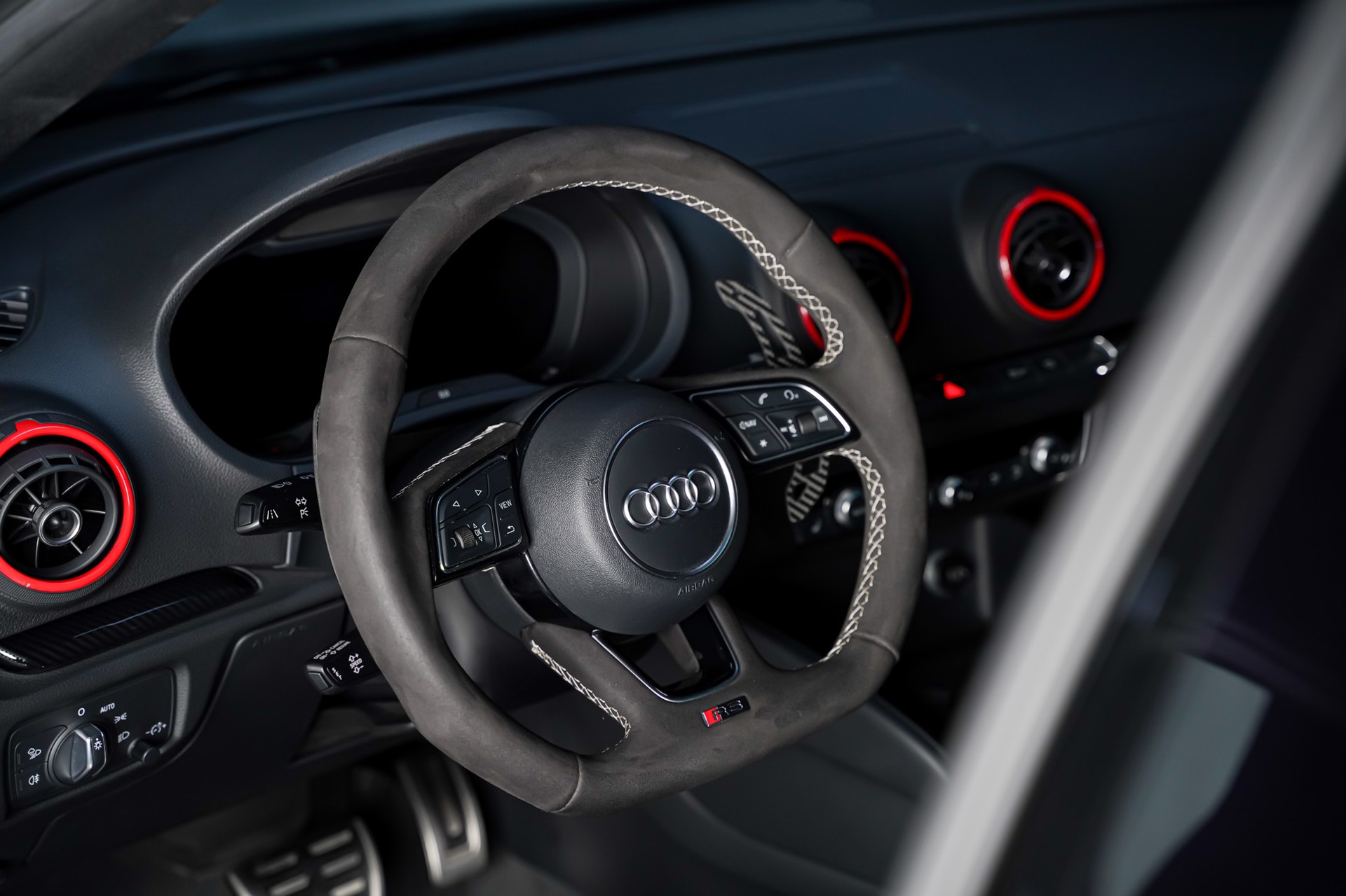 AUDI RS3 Limousine 2.5 TSI quattro S-tronic-image-8