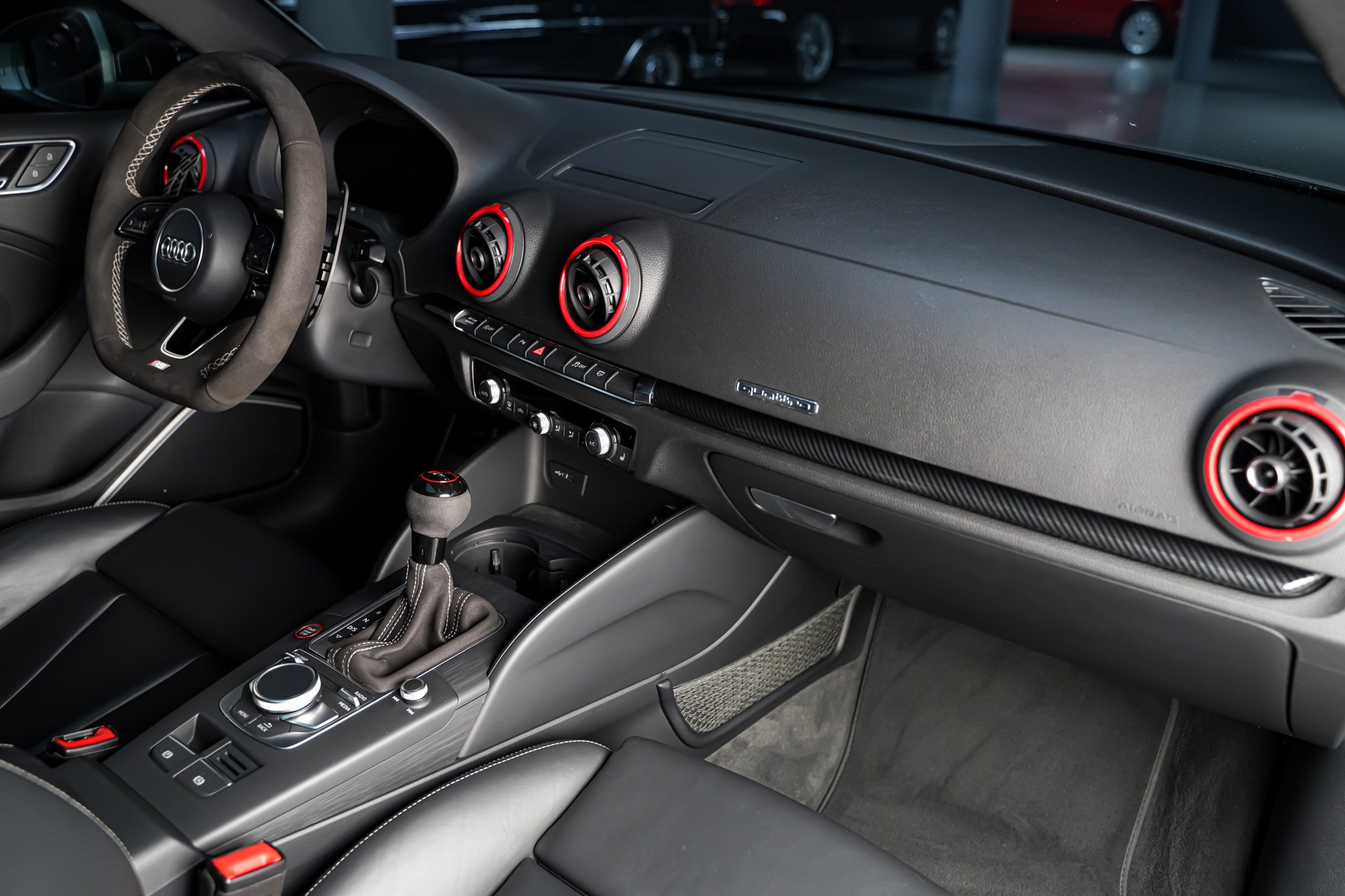 AUDI RS3 Limousine 2.5 TSI quattro S-tronic-image-18