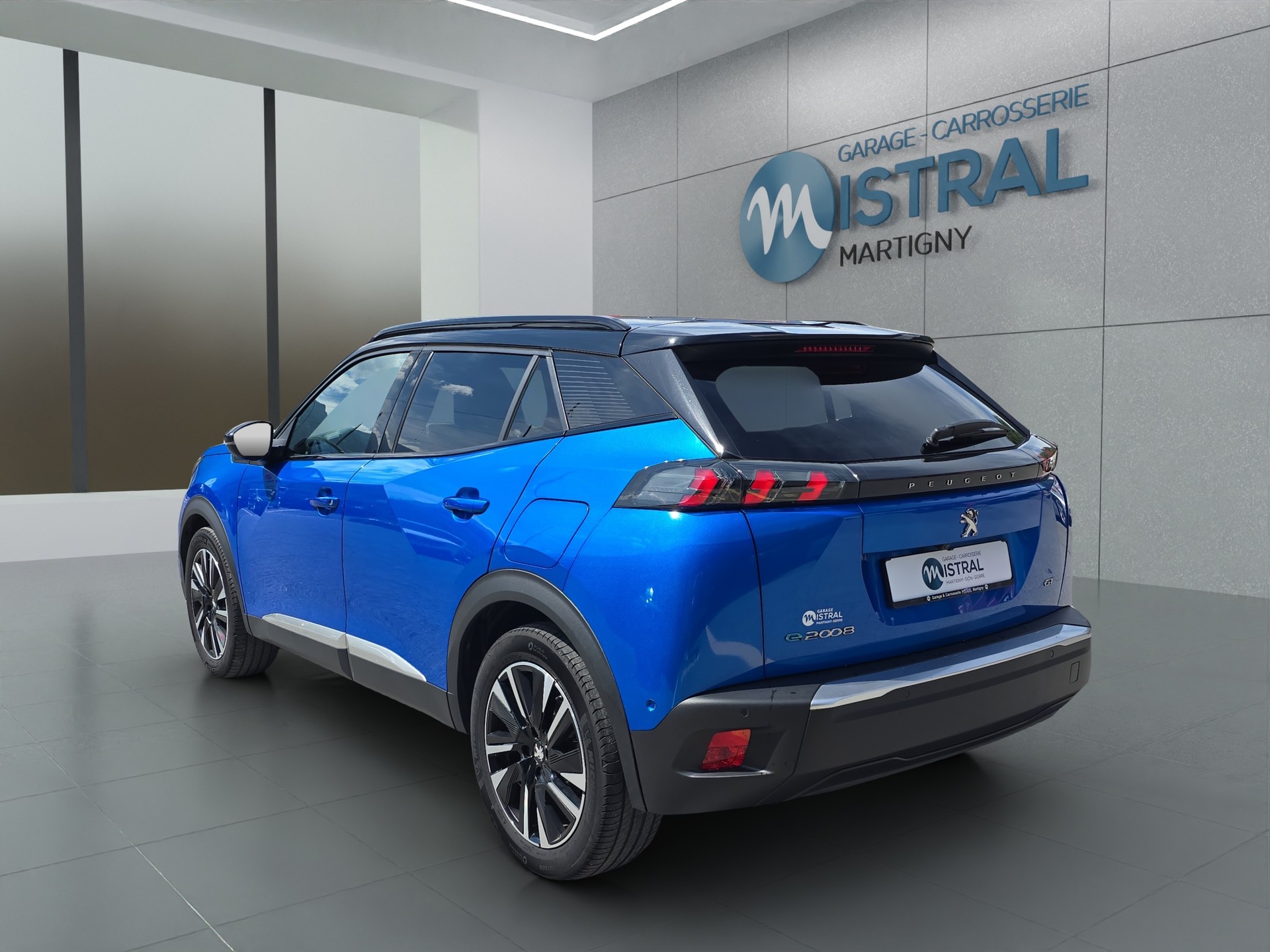 PEUGEOT 2008 e-GT-showroom-element-2