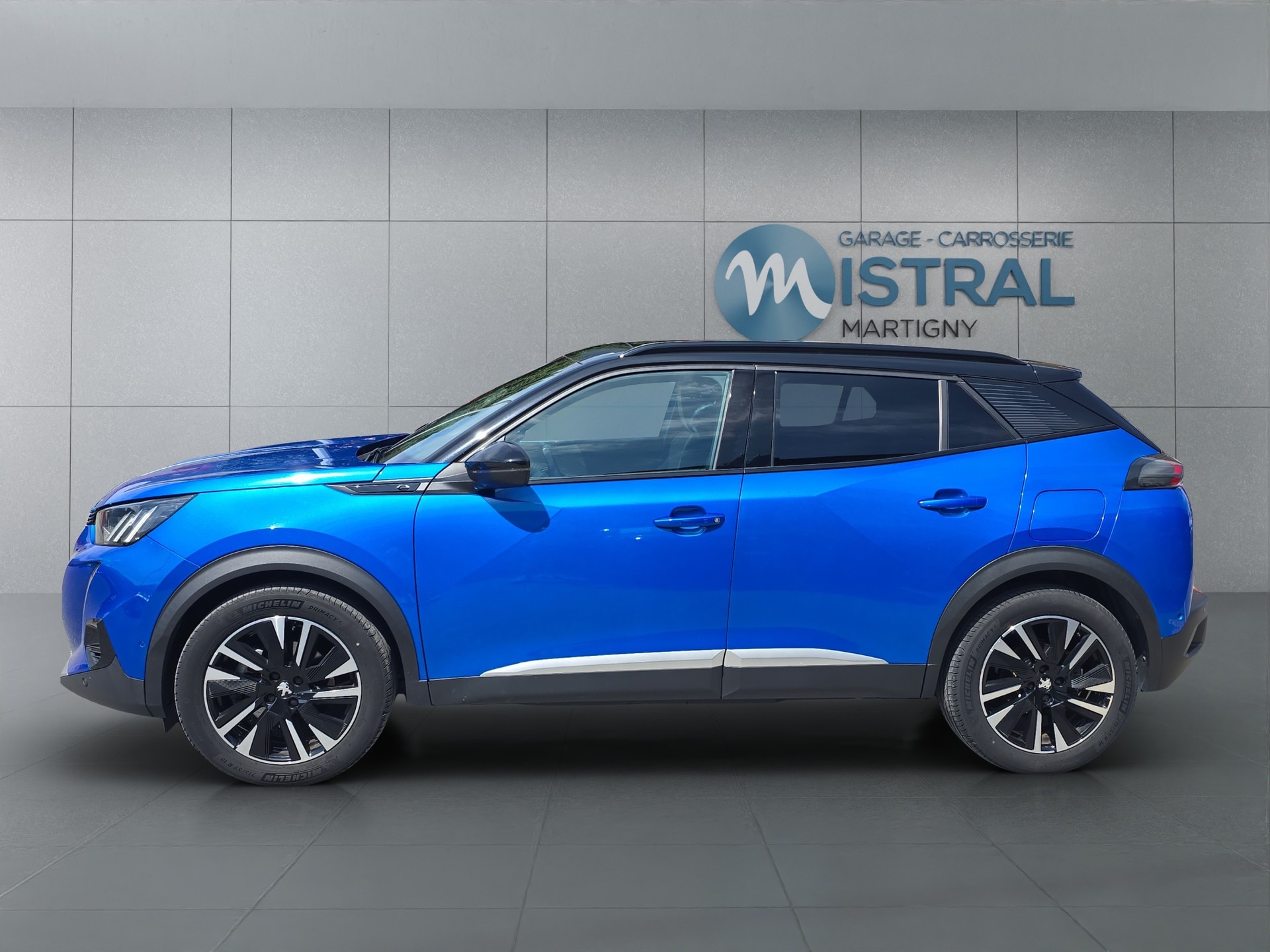 PEUGEOT 2008 e-GT-showroom-element-1