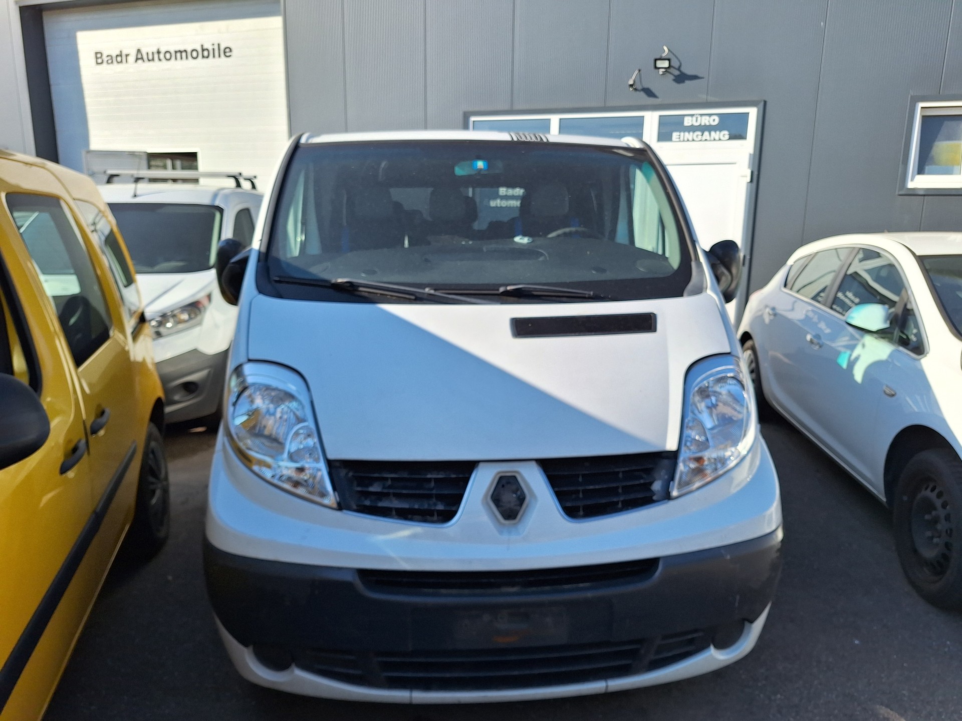 RENAULT Trafic 2.0 dCi 115 2.7t L1H1 Authentique-showroom-element-2