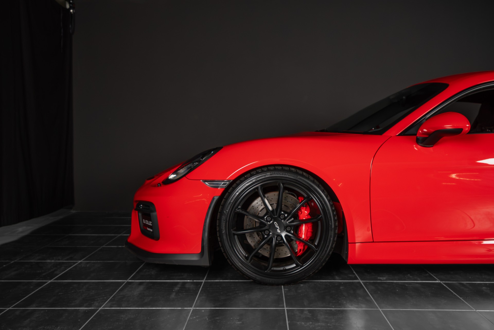 PORSCHE Cayman GT4-showroom-element-3
