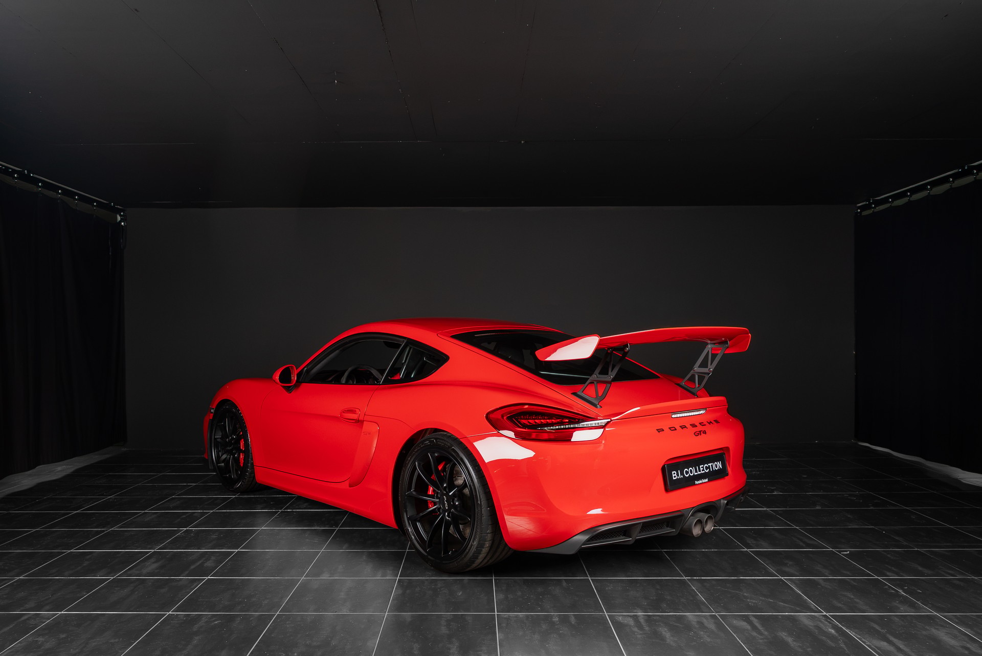 PORSCHE Cayman GT4-image-5