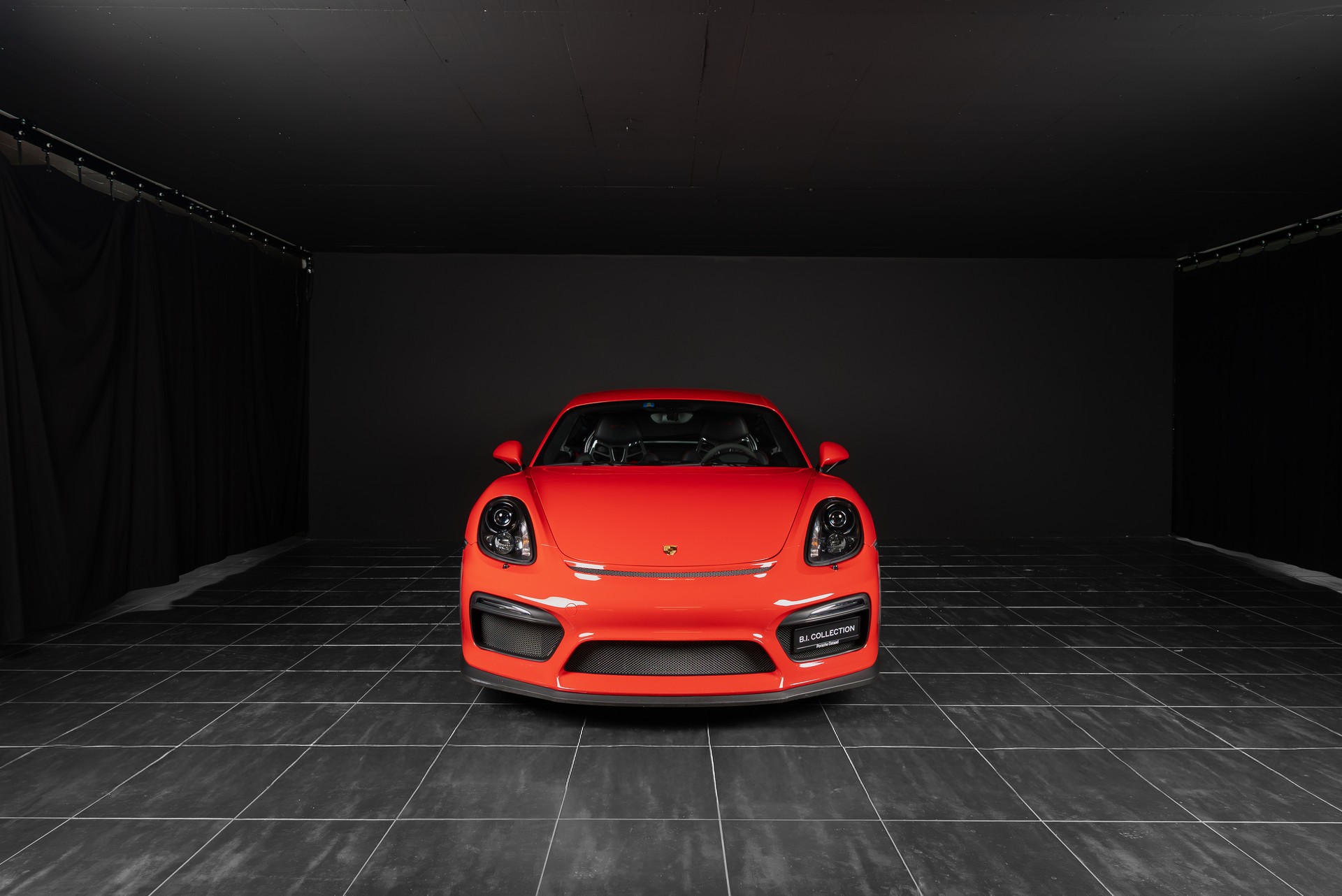 PORSCHE Cayman GT4-image-6