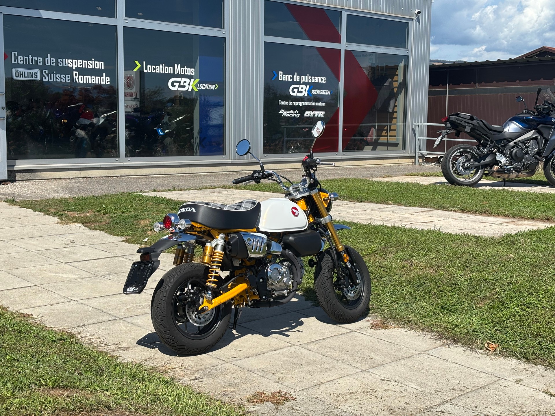 HONDA MONKEY-showroom-element-1