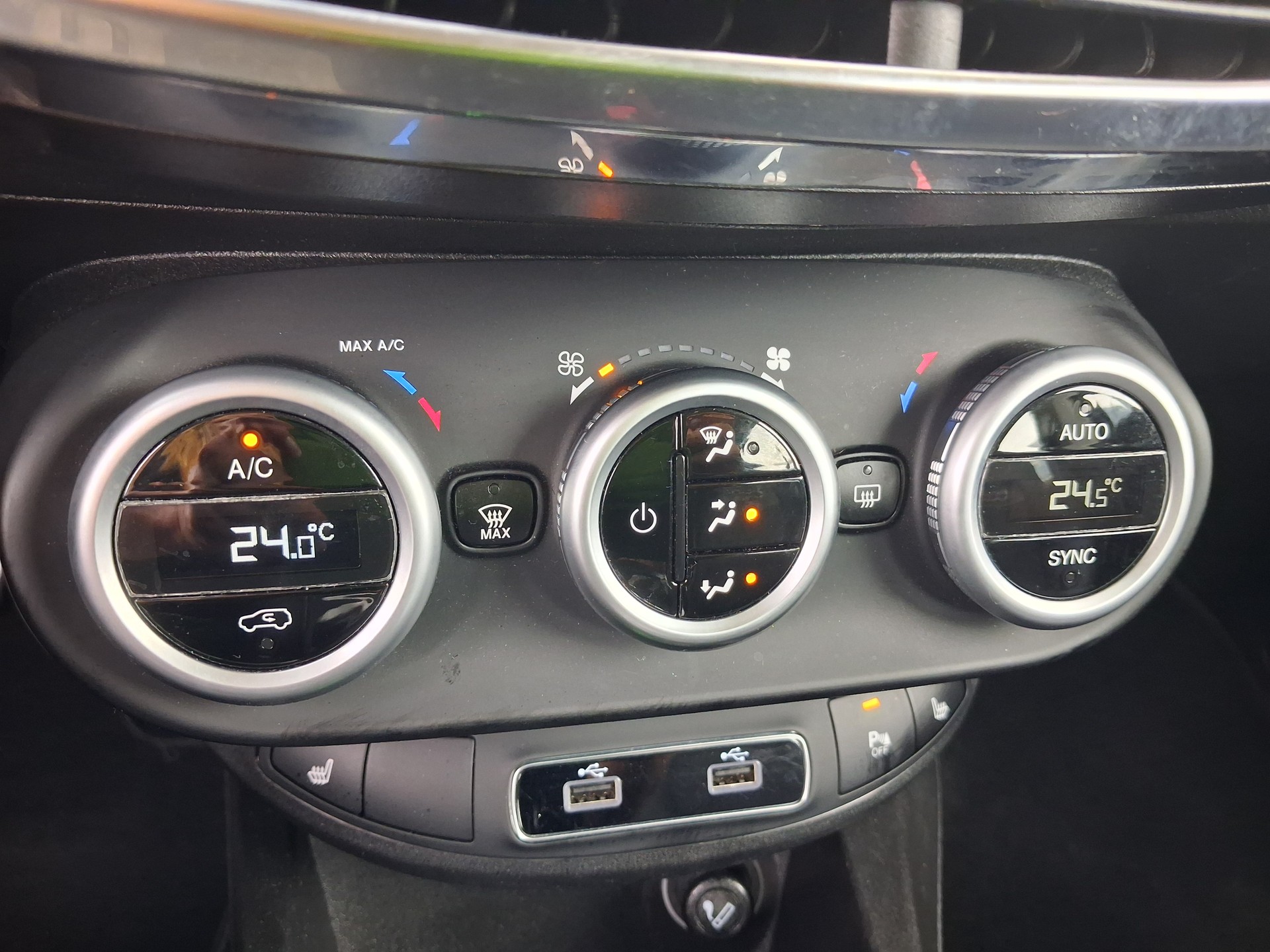 FIAT 500X 2.0MJ Cross 4x4 Automatic-image-8