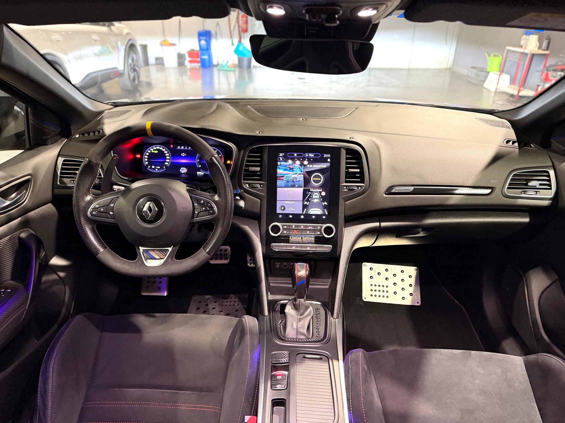 RENAULT Mégane Trophy 300 EDC-image-9