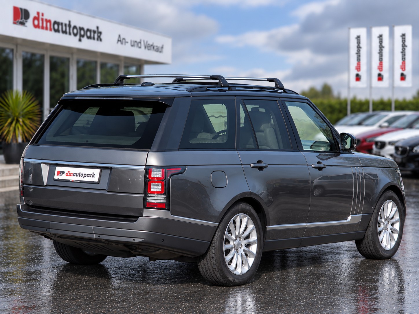 LAND ROVER Range Rover 4.4 SDV8 Vogue Automatic * CH-Fahrzeug * Vollausstattung * ab MFK 2026 *-showroom-element-3