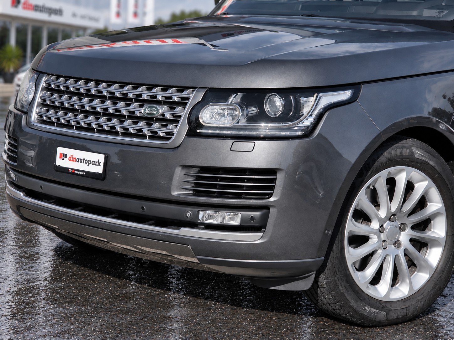 LAND ROVER Range Rover 4.4 SDV8 Vogue Automatic * CH-Fahrzeug * Vollausstattung * ab MFK 2026 *-showroom-element-1