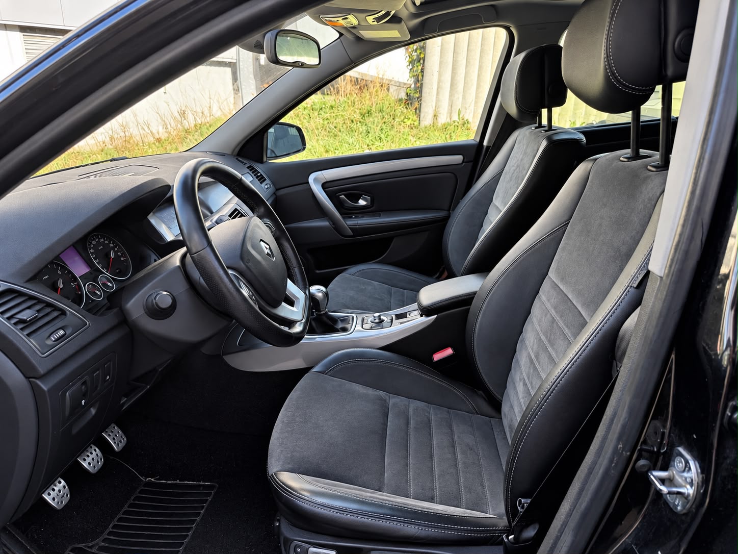 RENAULT Laguna Grandtour 2.0 dCi GT-image-15