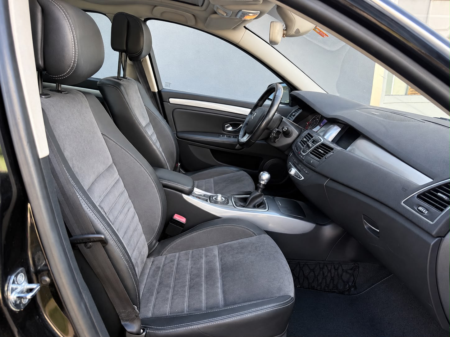 RENAULT Laguna Grandtour 2.0 dCi GT-image-17