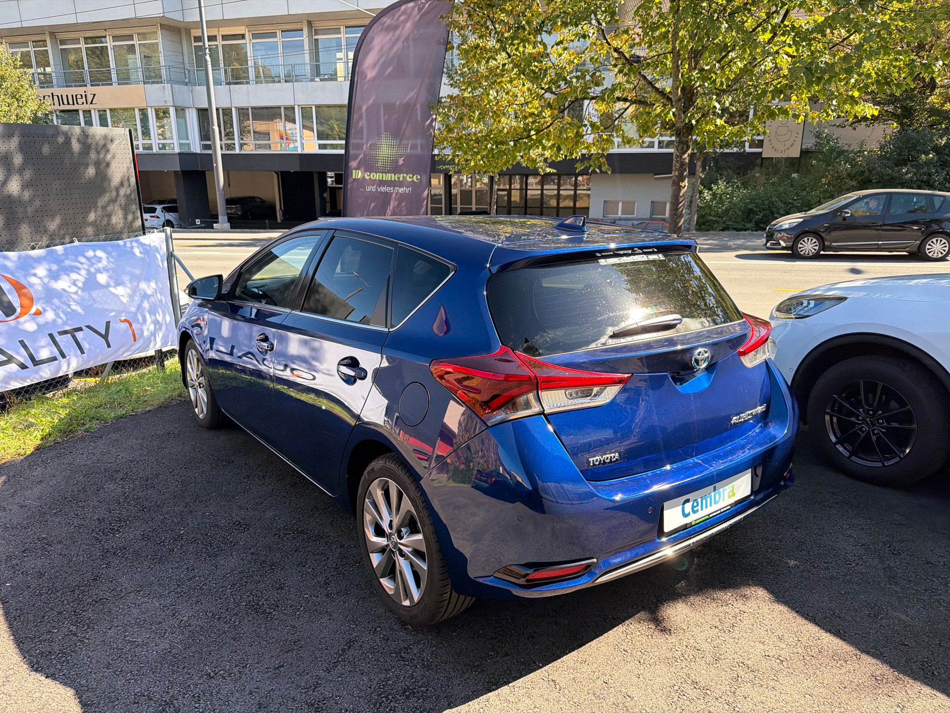 TOYOTA Auris 1.8 HSD Sol e-CVT-showroom-element-3