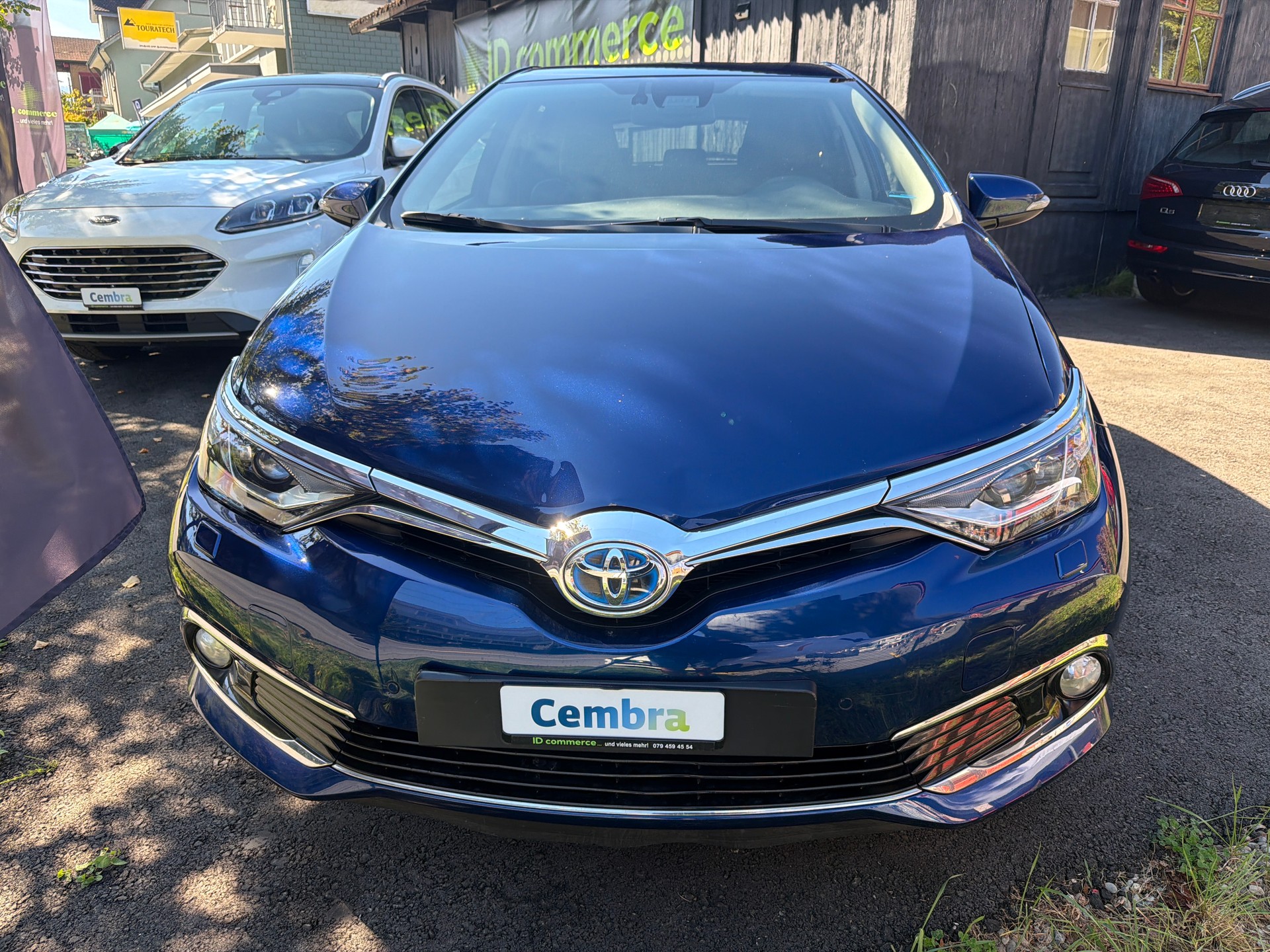 TOYOTA Auris 1.8 HSD Sol e-CVT-showroom-element-1
