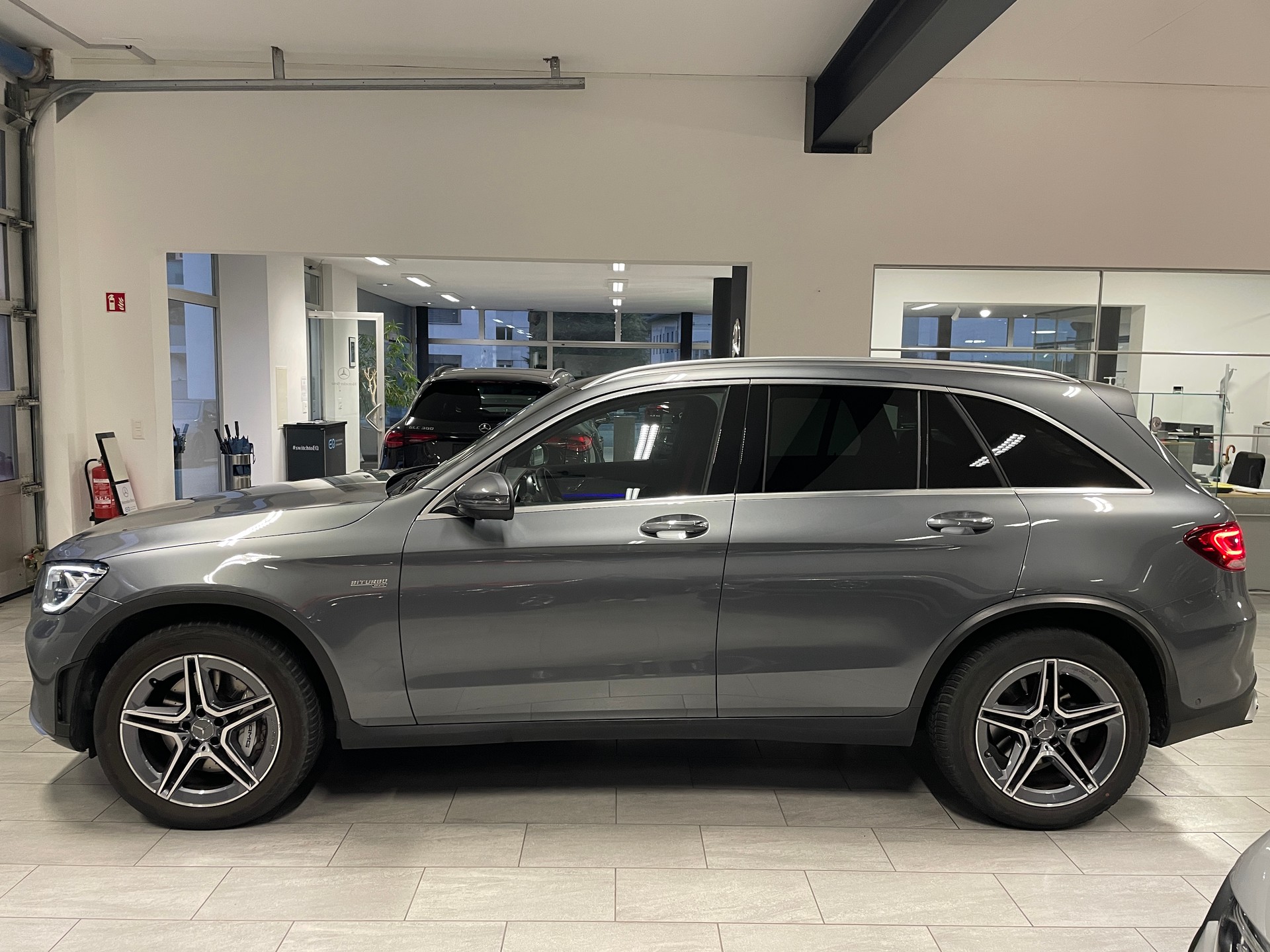 MERCEDES-BENZ GLC 43 AMG 4Matic 9G-Tronic-showroom-element-3