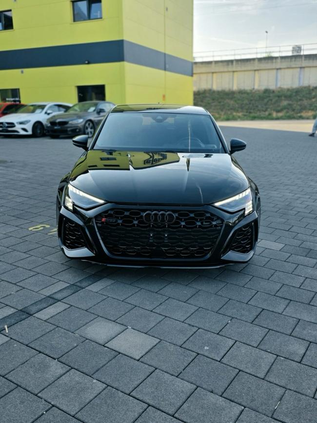 AUDI RS3 Sportback 2.5 TSI quattro S-tronic-image-4
