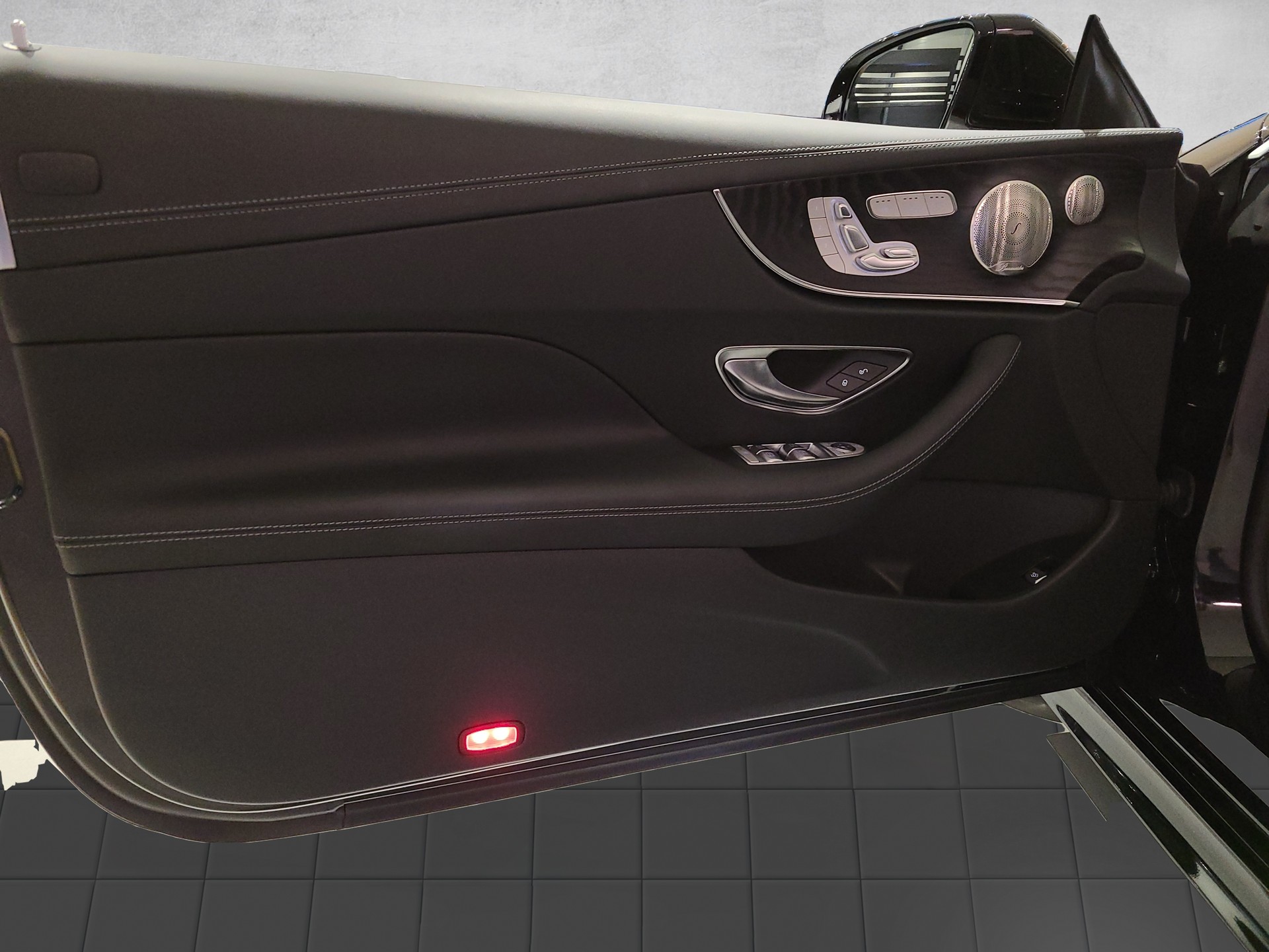 MERCEDES-BENZ E 53 AMG 4M+ Cabriolet-showroom-element-3