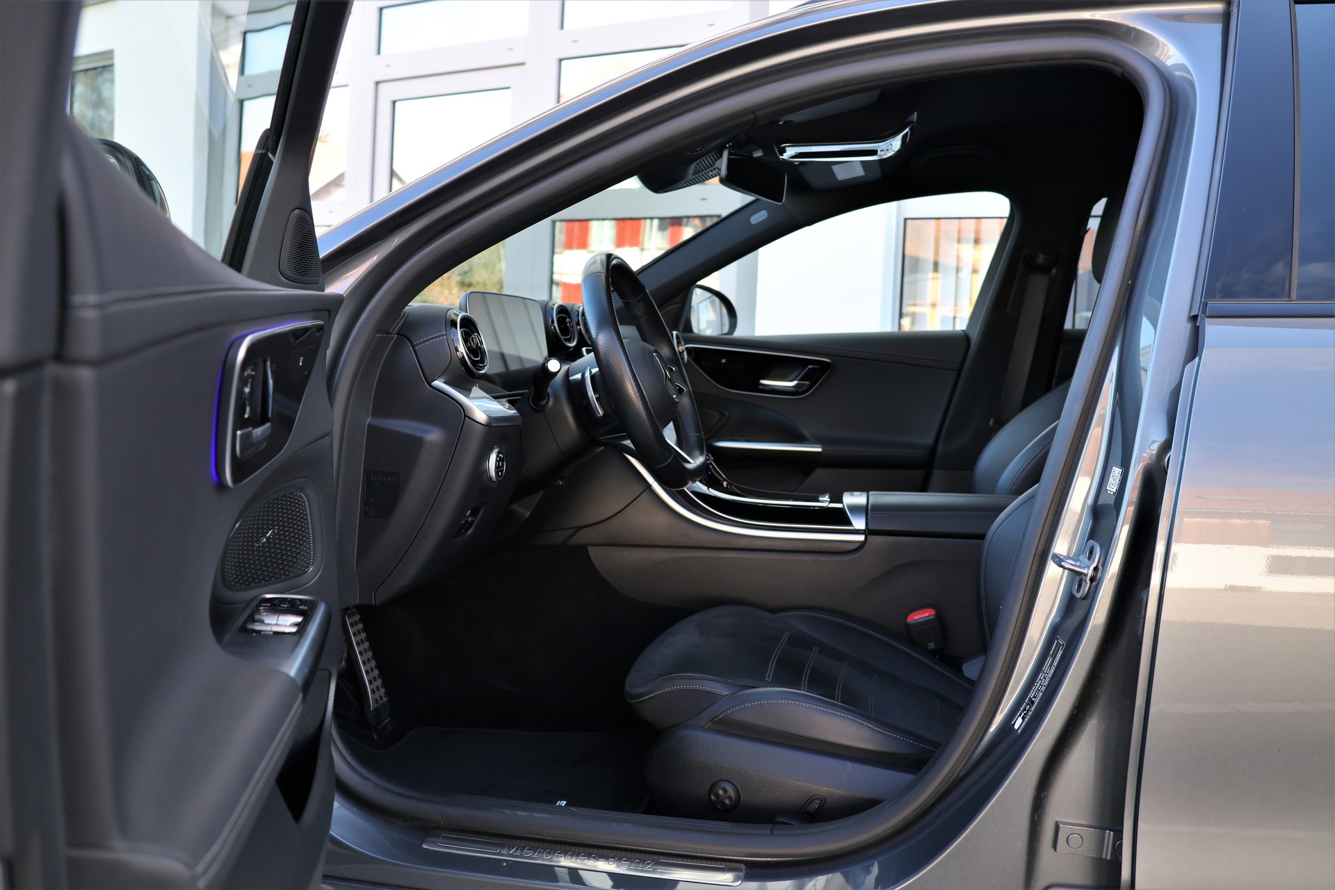 MERCEDES-BENZ C 220 d T 4Matic Swiss Star AMG-Line (CH) MSI+-image-9